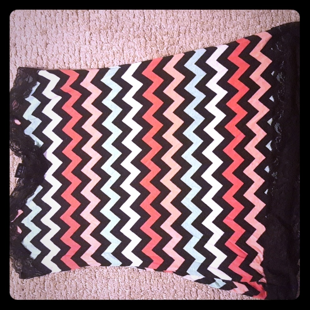 Lacey trimmed Rue 21 TankTop